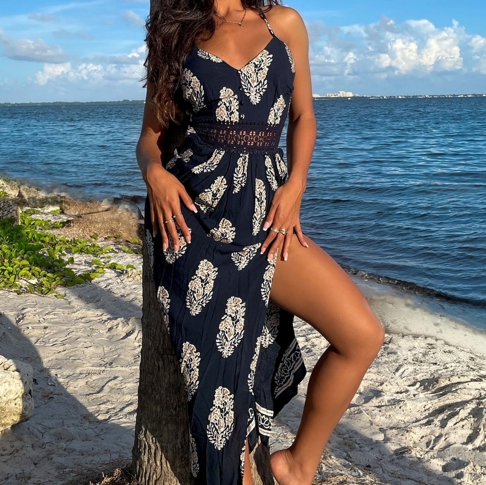 Fashion Nova Maxi Dress side slit X back Dark Navy Print size medium